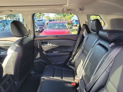 Used 2023 Nissan Rogue SV w/ SV Premium B Package FWD image 14