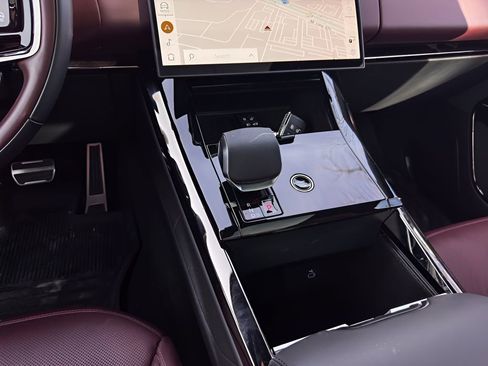 Used 2025 Land Rover Range Rover Sport Dynamic SE image 14