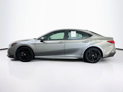 Used 2025 Toyota Camry SE FWD image 4