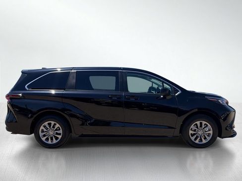 Certified 2026 Toyota Sienna LE FWD image 10