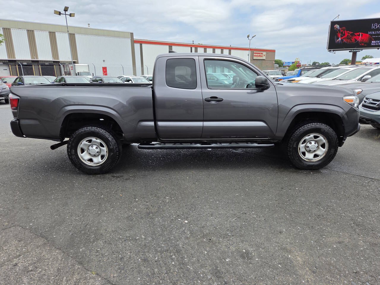 Used 2019 Toyota Tacoma SR AWD/4WD image 5