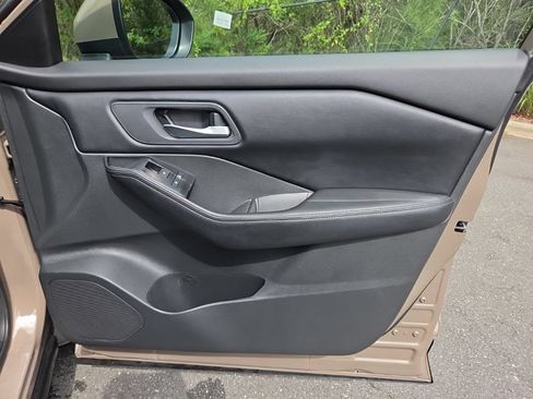 Certified 2025 Nissan Rogue SV FWD image 39