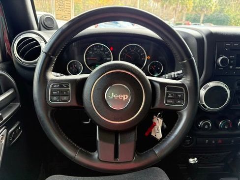 Used 2014 Jeep Wrangler Unlimited Sahara w/ Connectivity Group image 16