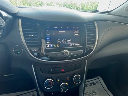 Used 2022 Chevrolet Trax LT w/ LT Convenience Package AWD/4WD image 21