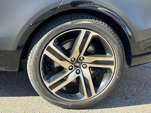 New 2026 Land Rover Discovery Limited Edition AWD/4WD image 3