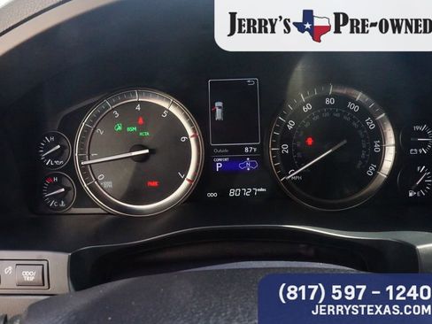 Used 2020 Lexus LX 570 4WD w/ 3rd Row & Luxury Pkg image 11