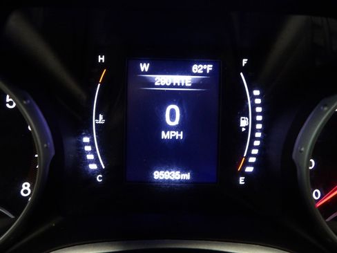 Used 2018 Jeep Compass Latitude w/ Cold Weather Group image 30