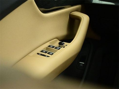 Used 2019 Audi Q8 Premium w/ Convenience Package image 10