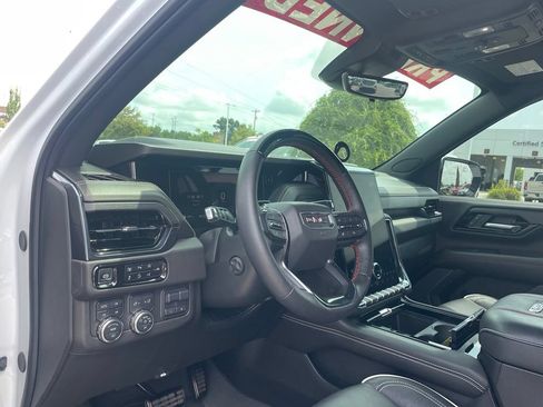 Used 2025 GMC Yukon AT4 Ultimate w/ LPO, Floor Liner Package AWD/4WD image 9