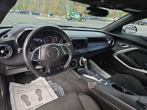 Used 2021 Chevrolet Camaro LT image 21