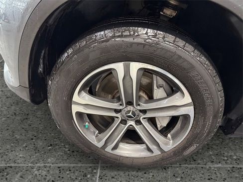 Used 2017 Mercedes-Benz GLC 300 4MATIC image 24