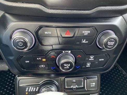 Used 2022 Jeep Renegade Trailhawk image 19