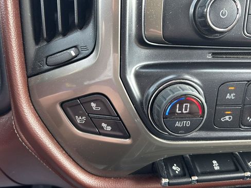 Used 2015 Chevrolet Silverado 1500 High Country w/ High Country Premium Package AWD/4WD image 30