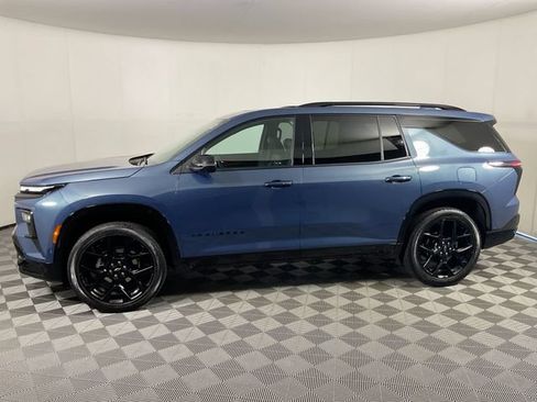 Used 2025 Chevrolet Traverse RS AWD/4WD image 5