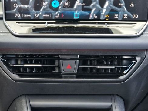 New 2026 Volkswagen Tiguan SE R-Line FWD image 18