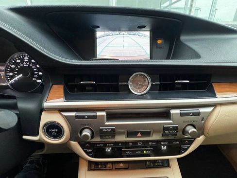 Used 2014 Lexus ES 300h w/ Luxury Package w/Bamboo Trim image 20