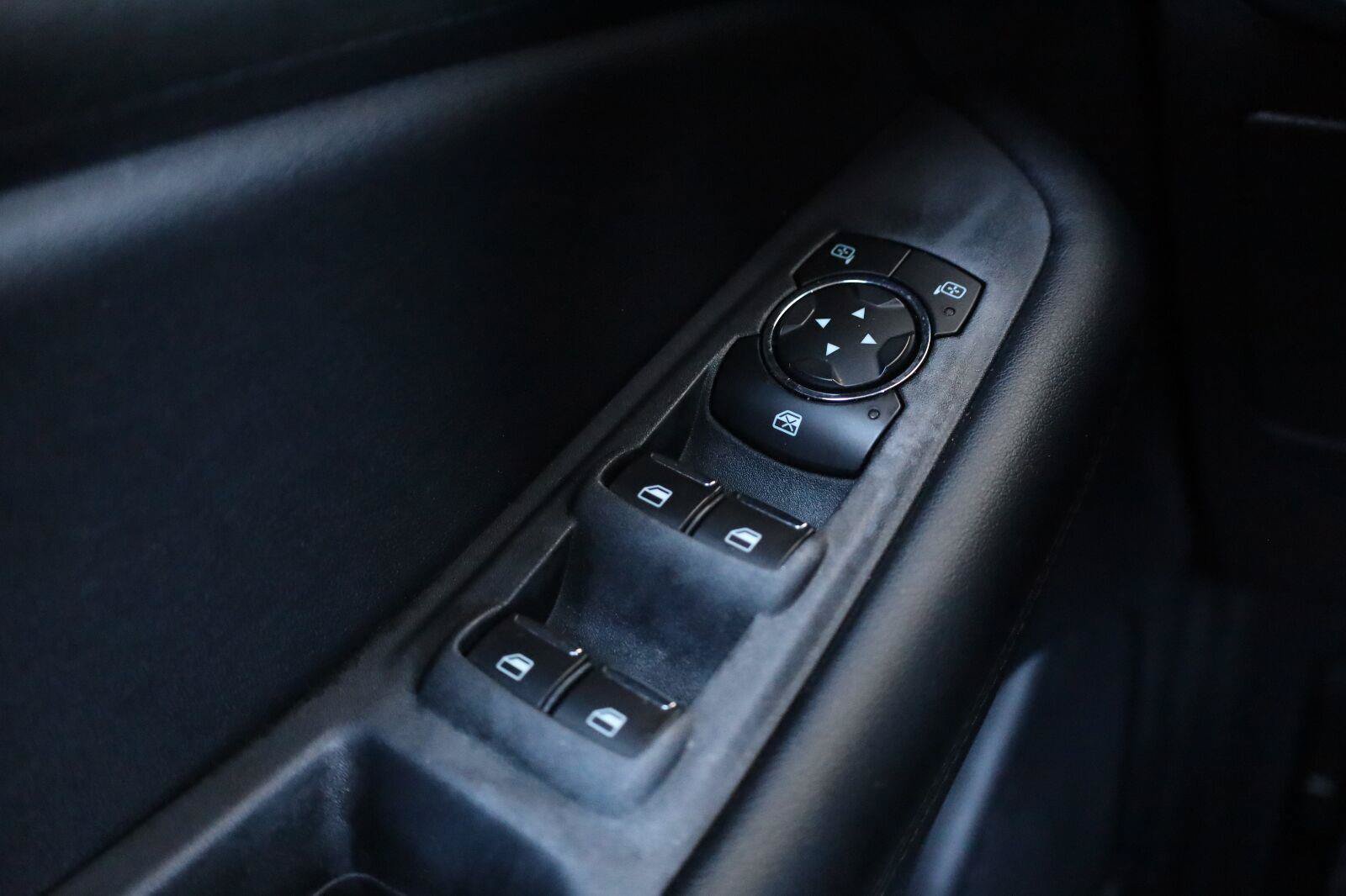 Used 2020 Ford Edge SE FWD image 32