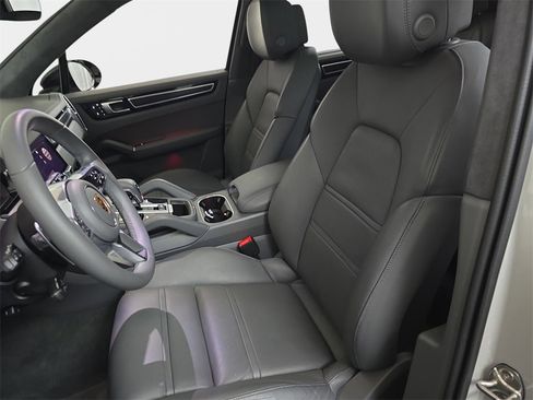 Used 2023 Porsche Cayenne GTS image 18