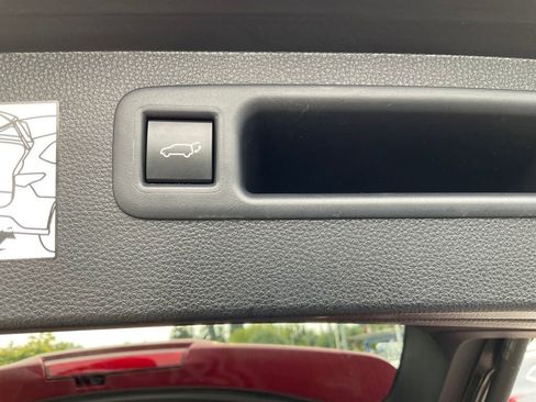 Used 2023 Toyota Highlander Limited image 14