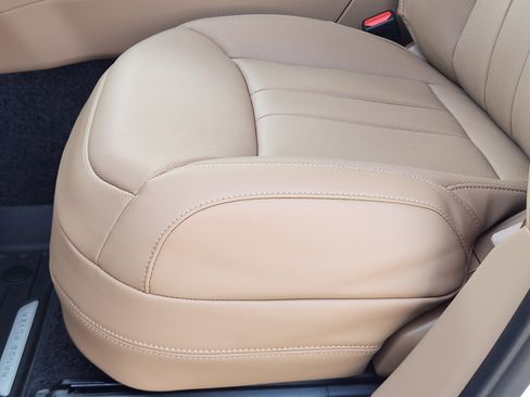 New 2025 Land Rover Range Rover Long Wheelbase SE image 23