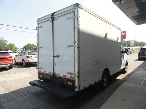 Used 2019 Chevrolet Express 3500 w/ Power Convenience Package RWD image 4