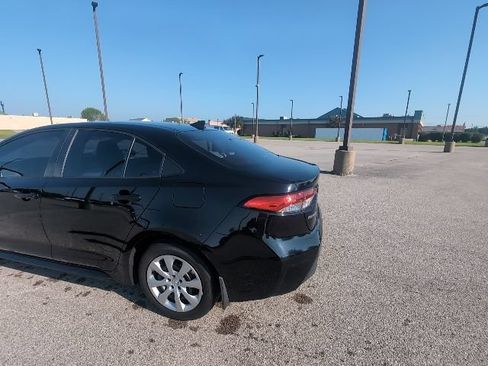 Used 2025 Toyota Corolla LE FWD image 7