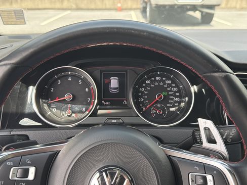 Used 2018 Volkswagen GTI SE FWD image 31