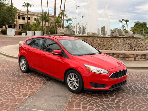 Used 2015 Ford Focus SE FWD image 2
