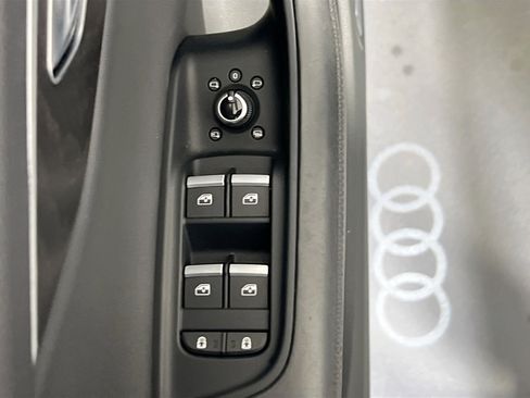 Used 2021 Audi Q7 3.0T Prestige image 18