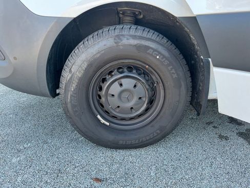 Used 2024 Mercedes-Benz Sprinter 2500 image 22