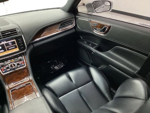 Used 2017 Lincoln Continental Premiere image 30