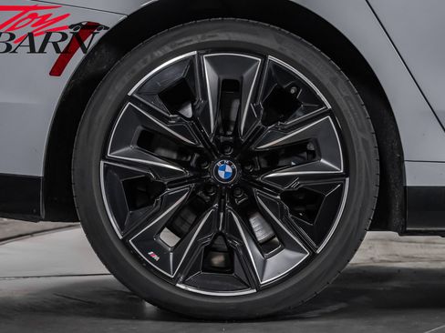 Used 2023 BMW 760i xDrive image 15