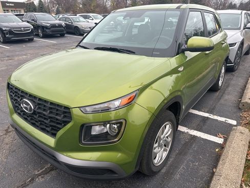 Certified 2023 Hyundai Venue SE image 1