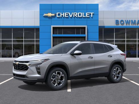 New 2026 Chevrolet Trax LT w/ Sunroof Package FWD image 2