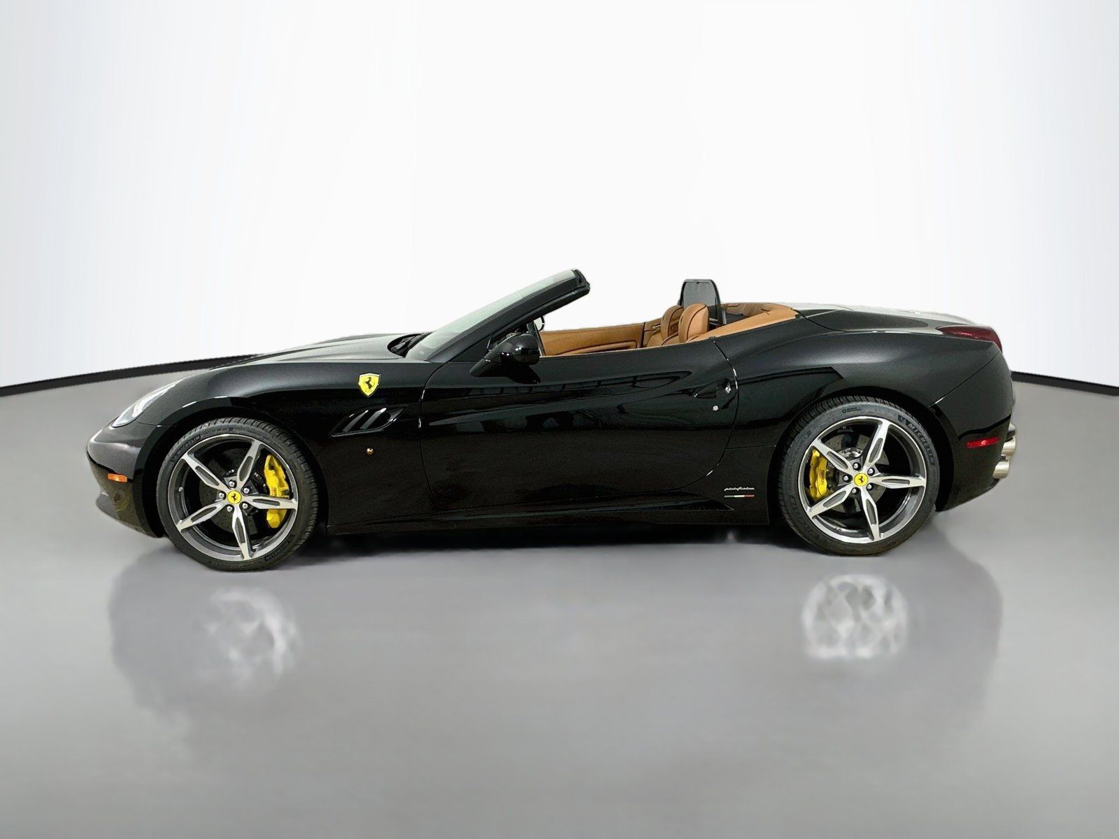 Used 2014 Ferrari California RWD image 67