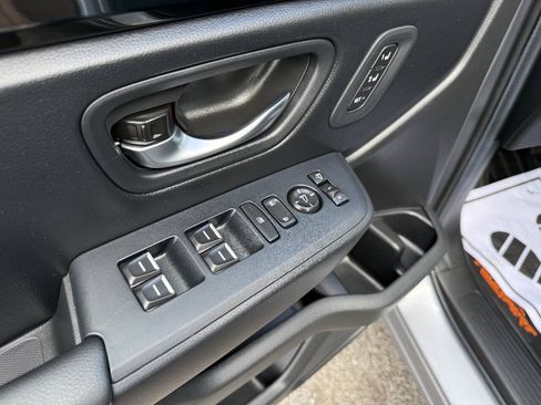 Used 2025 Honda Pilot TrailSport image 14
