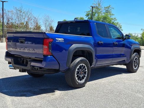 Used 2024 Toyota Tacoma TRD Off-Road w/ TRD Off Road Upgrade Package AWD/4WD image 9