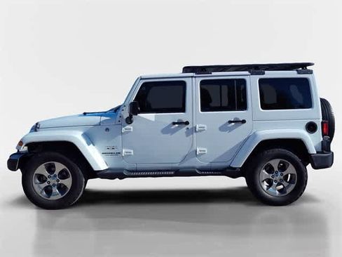 Used 2017 Jeep Wrangler Unlimited Sahara w/ Connectivity Group image 7