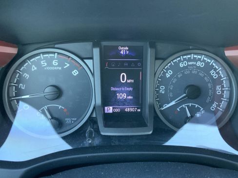 Used 2017 Toyota Tacoma TRD Off-Road image 27