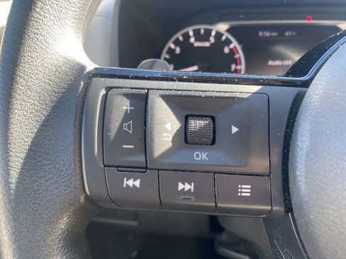 Used 2023 Nissan Rogue SV image 16