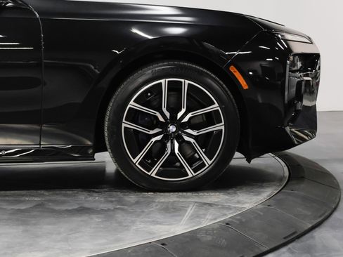 Used 2023 BMW 760i xDrive w/ Executive Package image 19