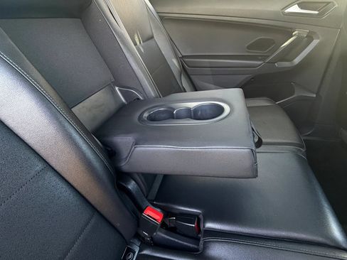 Used 2019 Volkswagen Tiguan SE w/ Panoramic Sunroof Package FWD image 38