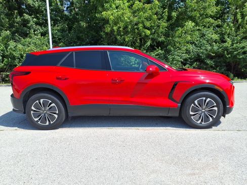 Used 2024 Chevrolet Blazer EV LT AWD/4WD image 26