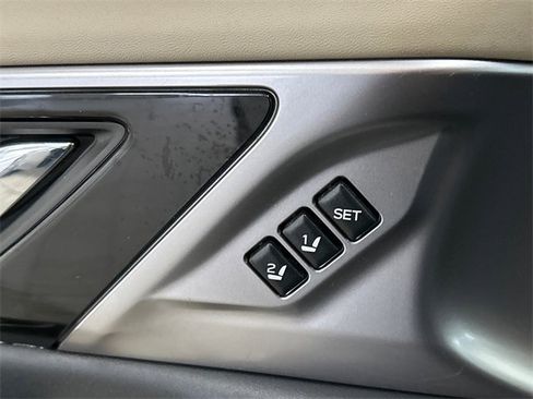 Used 2020 Subaru Outback Limited image 21