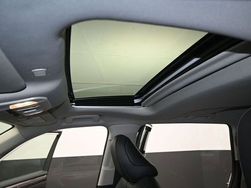 Used 2026 Toyota Highlander Limited image 10