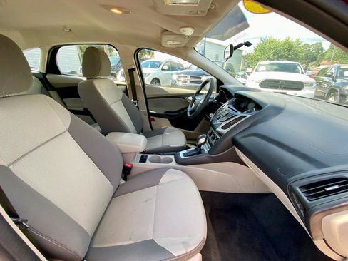 Used 2014 Ford Focus SE FWD image 8