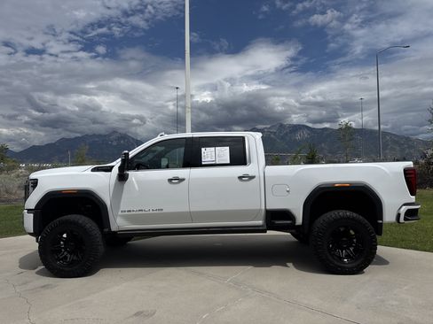 Used 2024 GMC Sierra 3500 Denali Ultimate AWD/4WD image 2