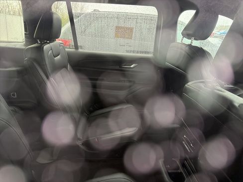 Used 2025 Jeep Grand Cherokee L Laredo image 5