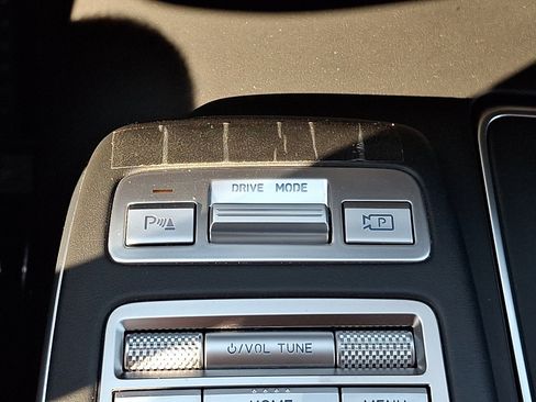 Used 2025 Genesis GV70 2.5T AWD/4WD image 25