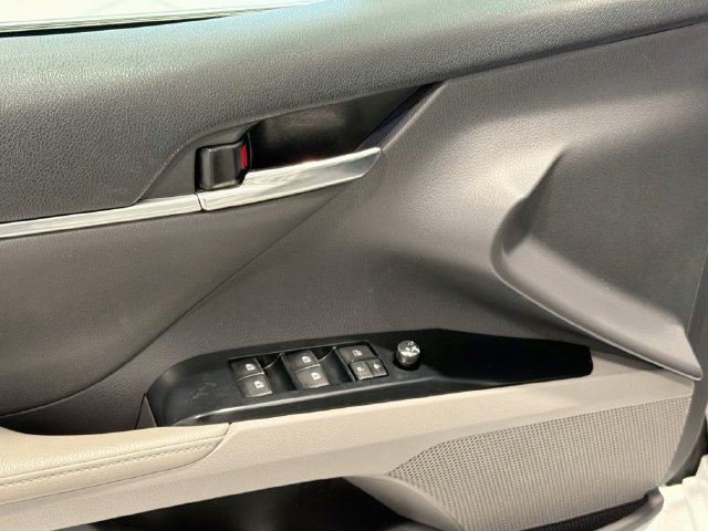 Used 2020 Toyota Camry XLE w/ Driver Assist Package FWD image 16